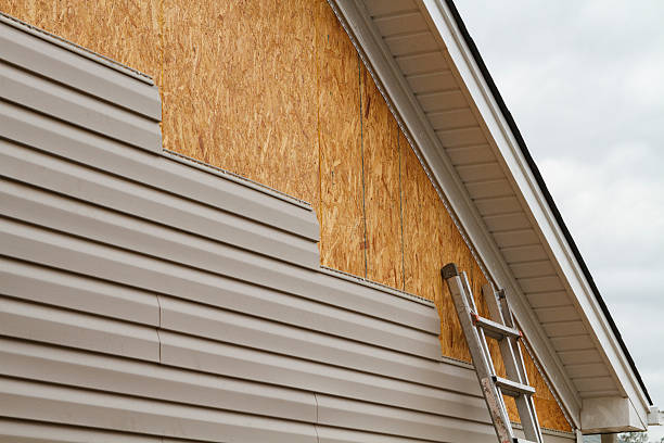Professional Siding Installation technician working in Richland, PA